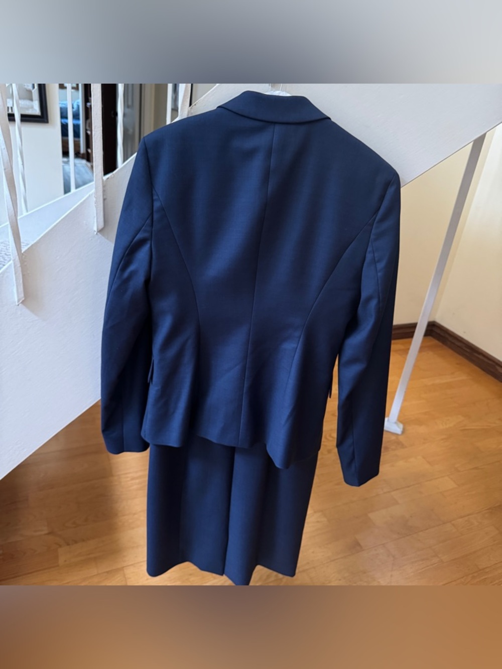 BOSS Hugo Boss Navy Virgin Wool
Dress & Blazer Set Size 4 - Picture 14 of 16